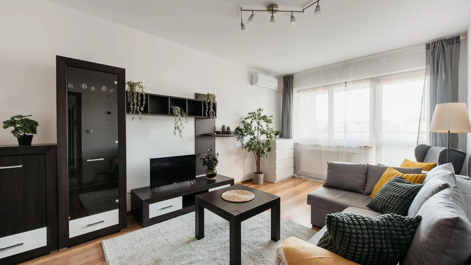 2-Room Apartment With Garage And Air Conditioning In The City Center Cracovie