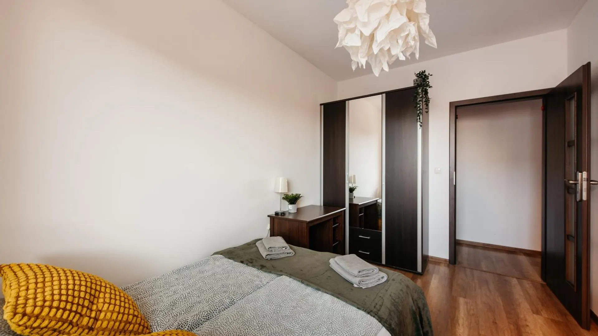 2-Room Apartment With Garage And Air Conditioning In The City Center Cracovie