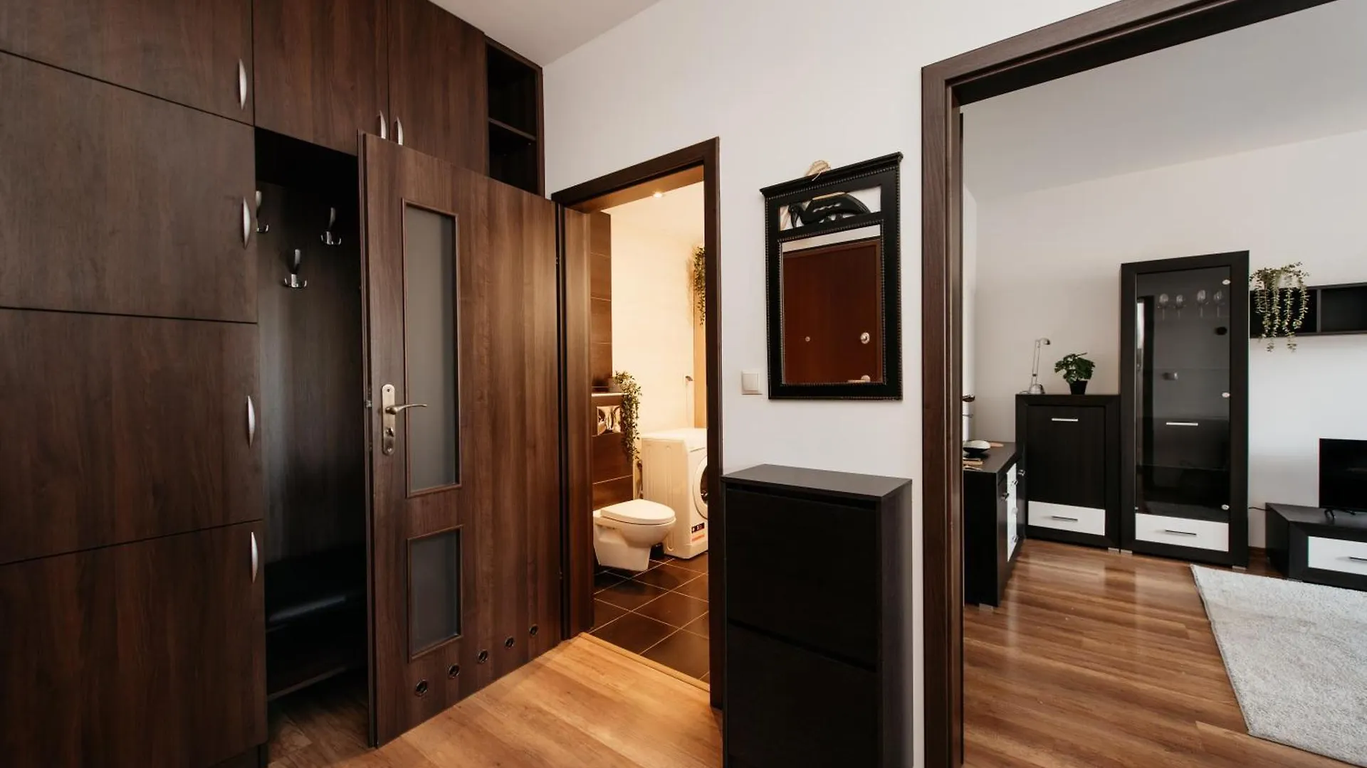 2-Room Apartment With Garage And Air Conditioning In The City Center Cracovie