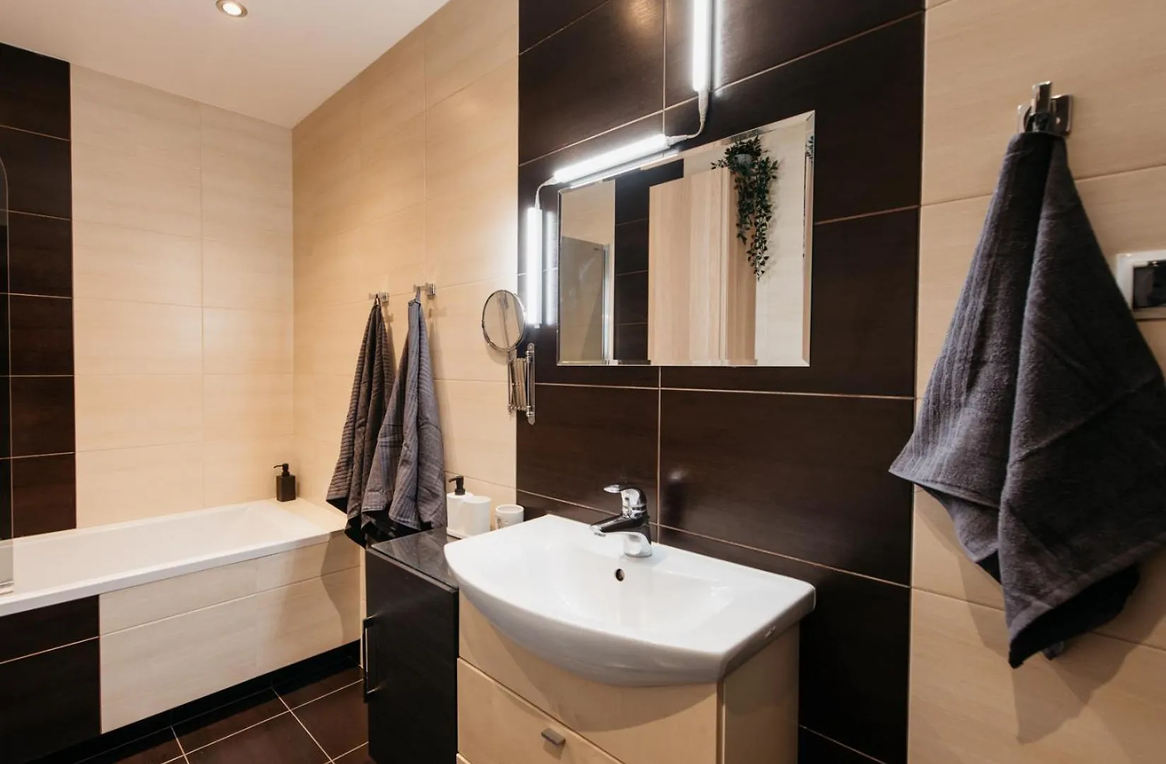 2-Room Apartment With Garage And Air Conditioning In The City Center Krakow 0*,