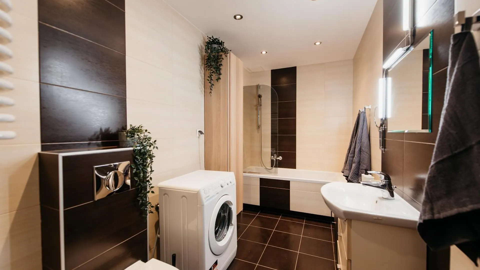 2-Room Apartment With Garage And Air Conditioning In The City Center Krakow